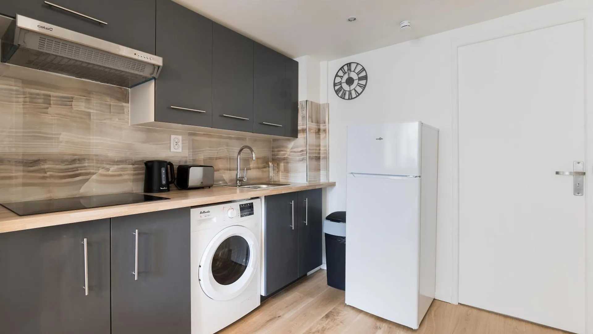 Orfila/gambetta: Magnifique 6p Apartment Paris
